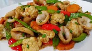 Squid in vegetable sauce