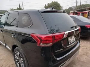 MITSUBISHI OUTLANDER 2016