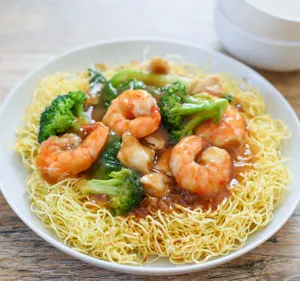 Seafood Pan-Fried Noodles 海鮮兩面黃