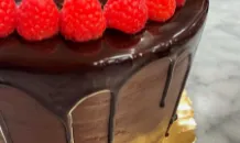 RASPBERRY CHOCOLATE CAKE
