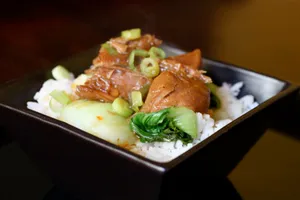 Braised Pork Shoulder with Bokchoy 走油圓蹄