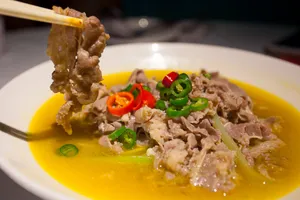 Sliced Fatty Beef in Sour Pickel Soup 酸湯肥牛