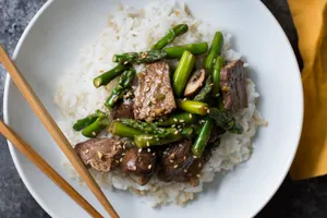 Sauteed Prime Filet Mignon Cube with Asparagus 蘆筍菲力牛柳