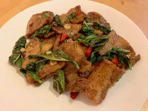 L26. Crispy Pork Basil Lunch Special