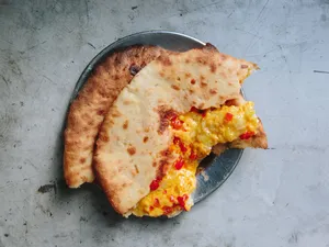 CHEDDAR CHEESE KULCHA (GRIDDLE)